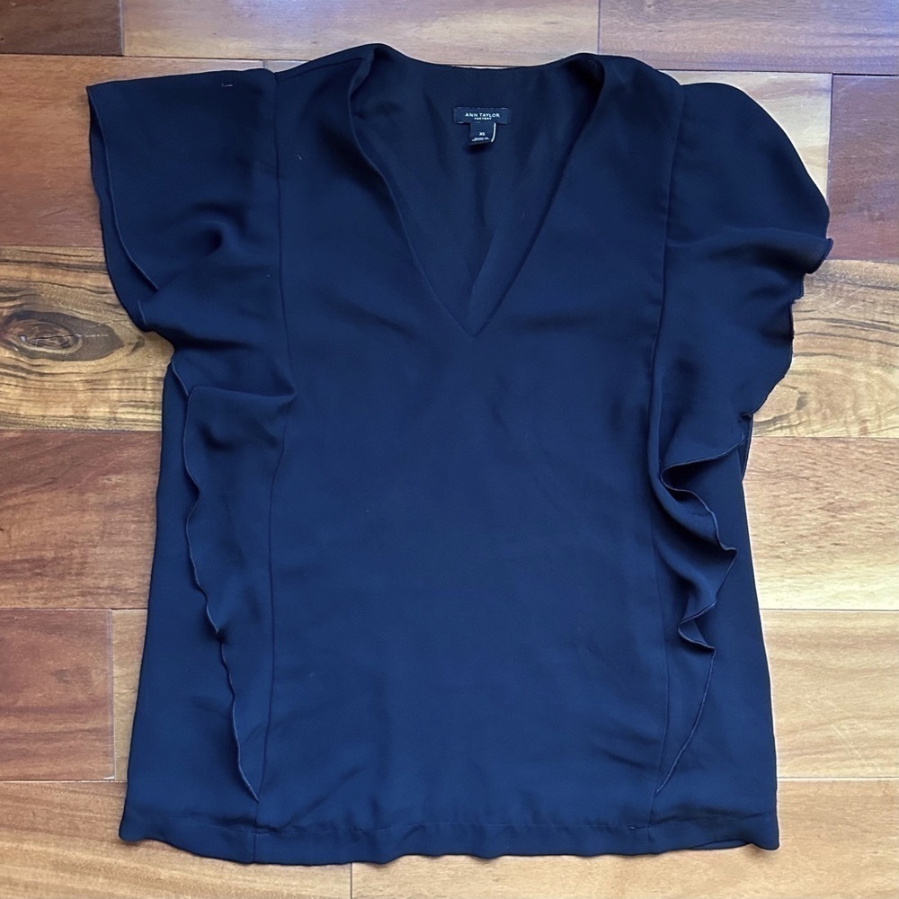Ann Taylor Sleevelesss Top